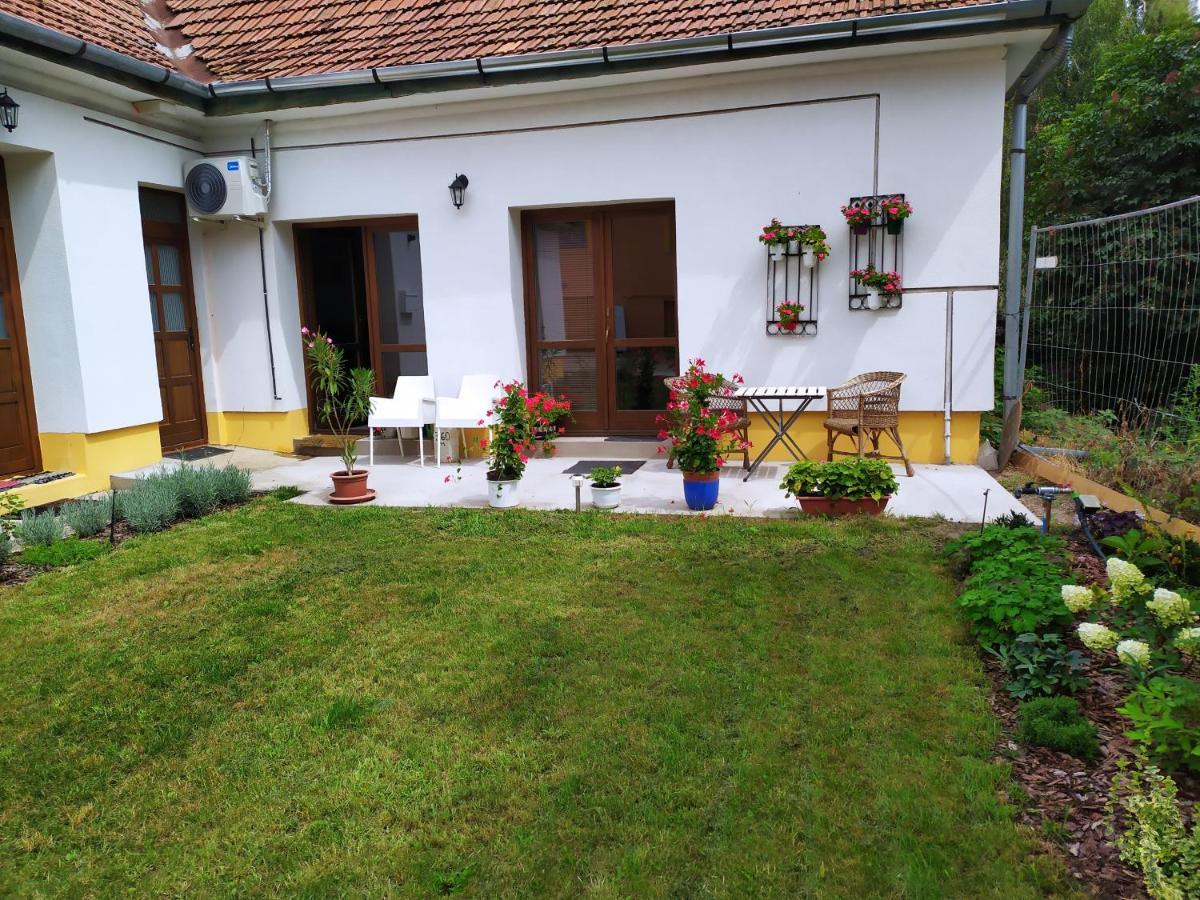 Napraforgo Apartman Tokaj Appartement Buitenkant foto